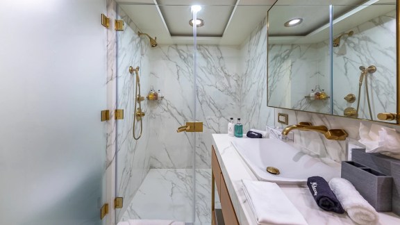 Image of REVERIE yacht #64