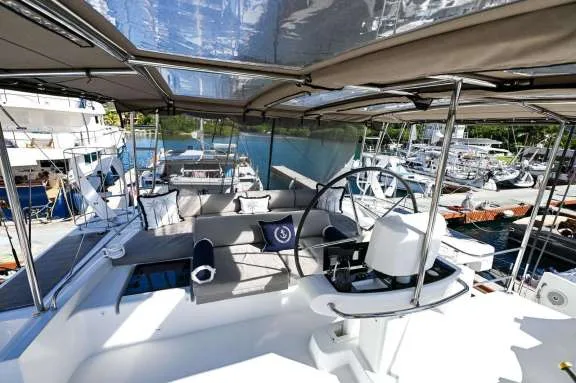 Image of SHANGRI LA yacht #7