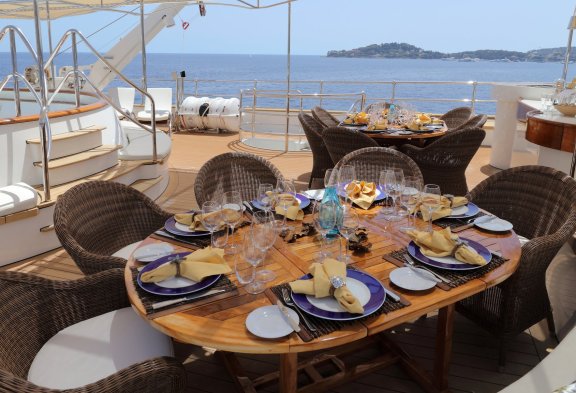 SHERAKHAN Sun Deck Dining