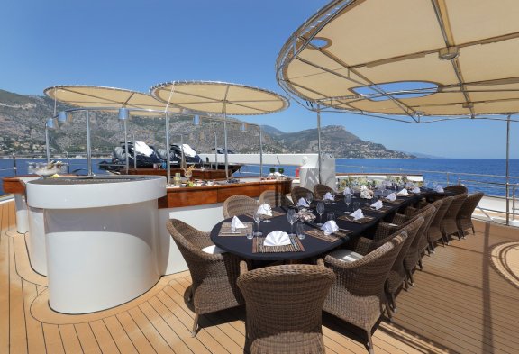 SHERAKHAN Sun Deck Dining