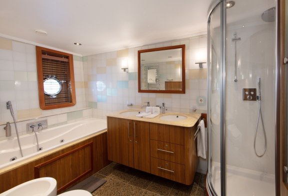 SHERAKHAN Guest Bathroom