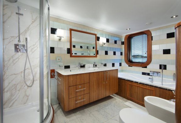 SHERAKHAN Guest Bathroom