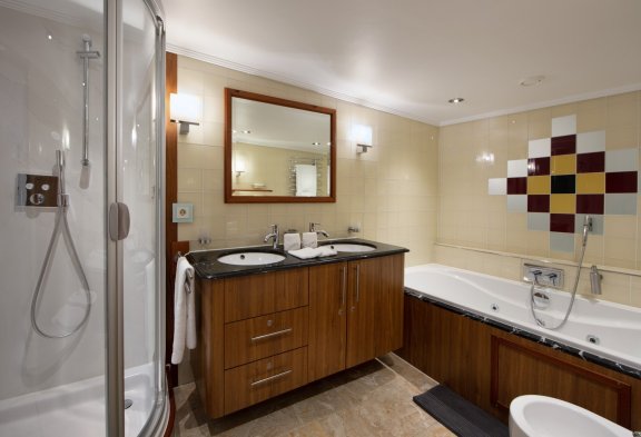 SHERAKHAN Guest Bathroom