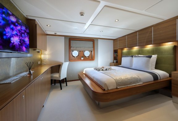 SHERAKHAN Guest King Cabin