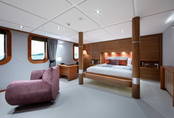 SHERAKHAN Guest King Cabin