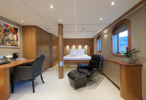 SHERAKHAN VIP King Owners Deck