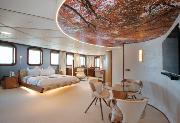 SHERAKHAN Master Suite