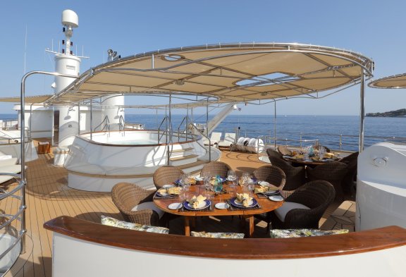 SHERAKHAN Sun Deck Dining