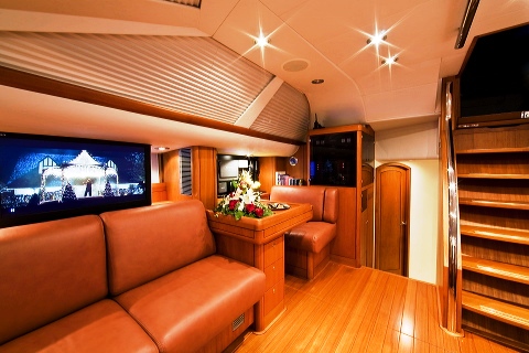 Stravaig - Salon looking aft