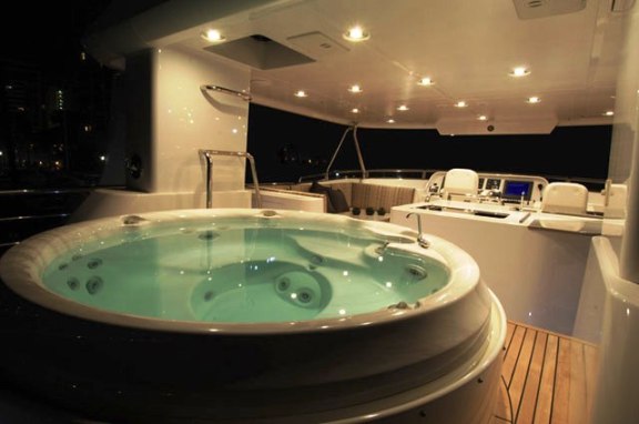VIVIERAE yacht - Jaccuzzi
