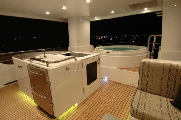 The 26m Yacht VIVIERAE