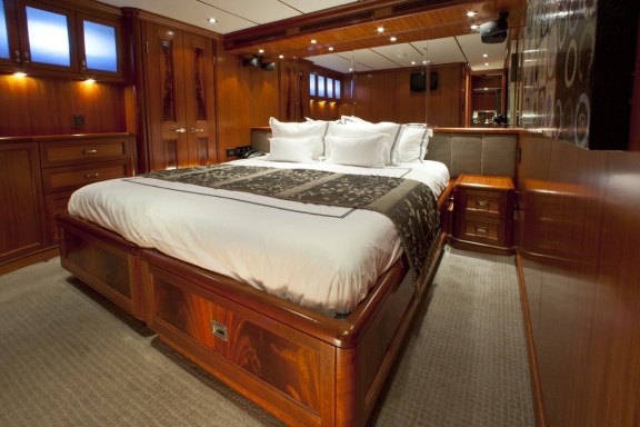 The 26m Yacht VIVIERAE