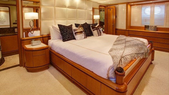 Image of XOXO yacht #6