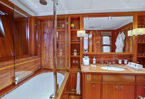 ZENJI Guest Bathroom