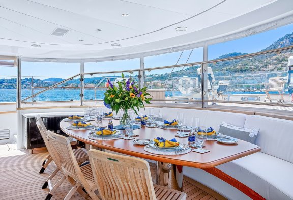 ZENJI Cockpit Dining