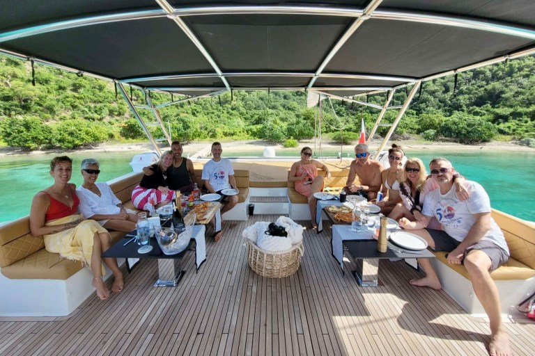 Best BVI Catamarans with 5 Equal Cabins – Ideal for Friend Groups