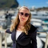 Yanna, charter broker
