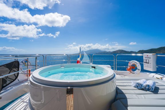 JACUZZI