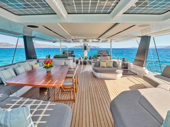 Sistership (Flybridge)