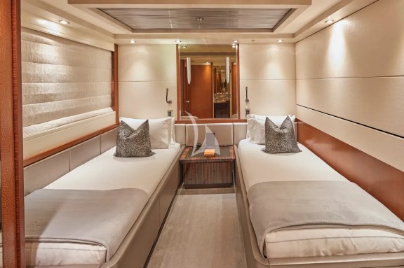 Twin Cabin x 2 Lower deck Mid Ship