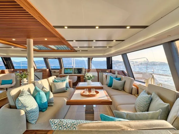 Sistership saloon