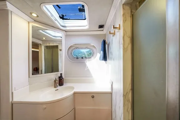 Twin cabin
