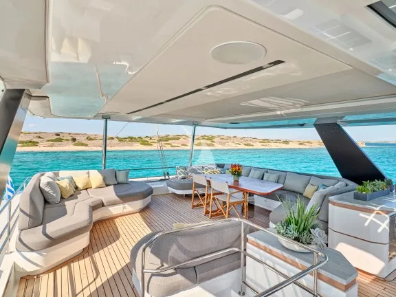 Sistership (Flybridge)