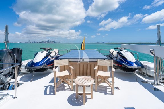 SUN LOUNGER/TOYS