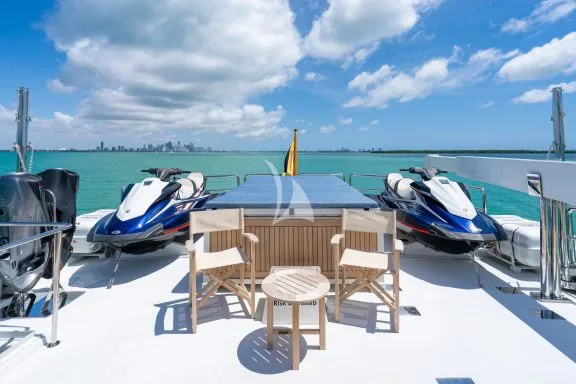 SUN LOUNGER/TOYS