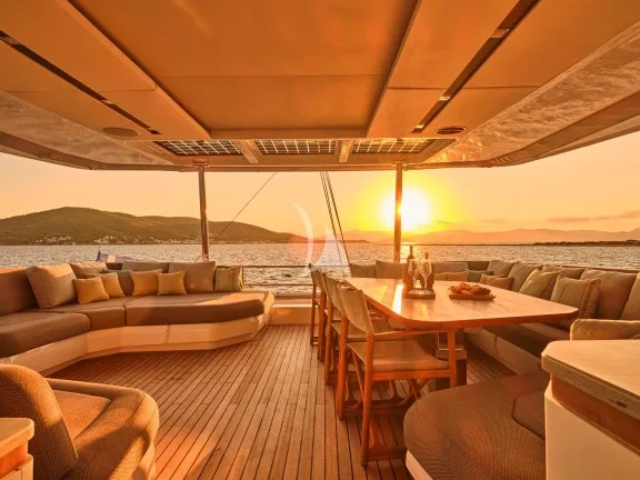 Sistership (Flybridge)