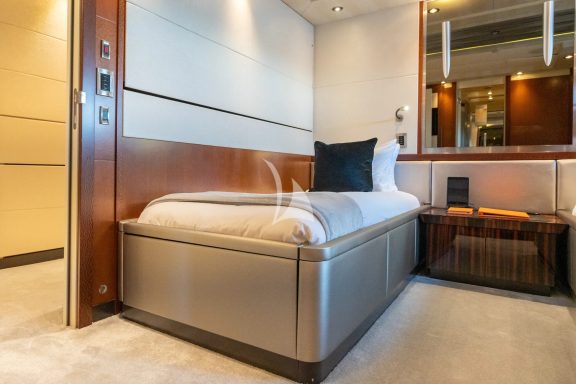 Twin Cabin, Pullman on Wall