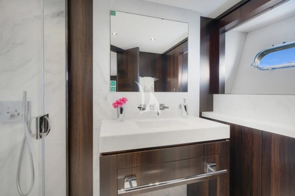 CONVERTIBLE STATEROOM ENSUITE