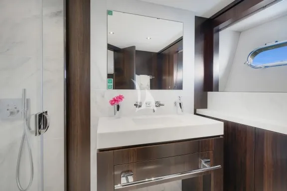 CONVERTIBLE STATEROOM ENSUITE