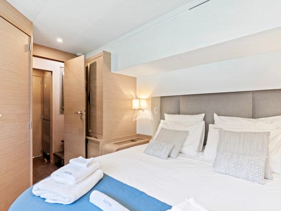 Guest cabin