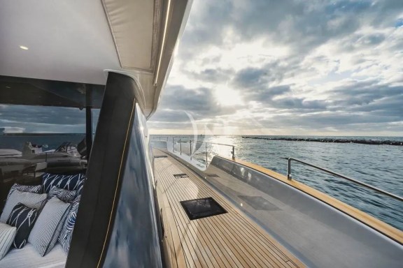 Gangway from Aft cockpit to Bow lounge area