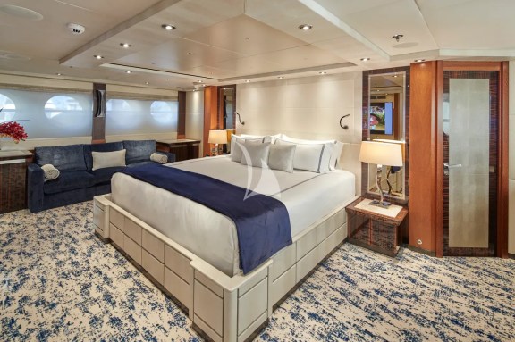 Master Stateroom, Forward Below Deck