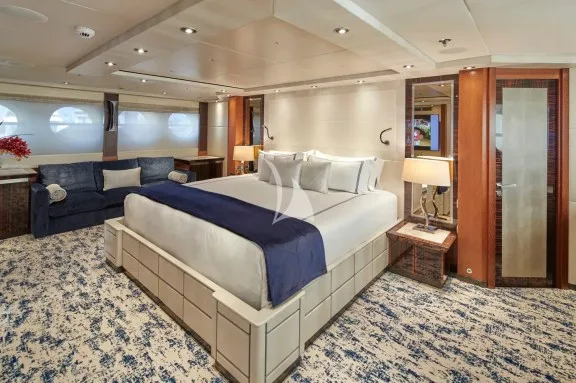 Master Stateroom, Forward Below Deck