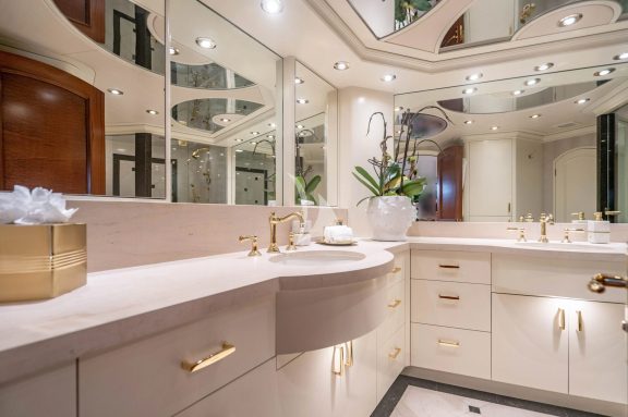 MASTER HEAD VANITY