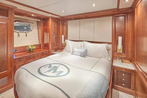 Guest cabin forward port