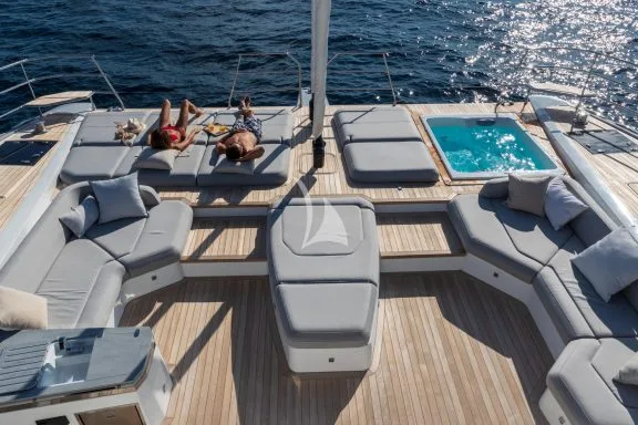 Sistership (fore deck suntanning area)