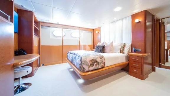 Guest Stateroom (Queen)
