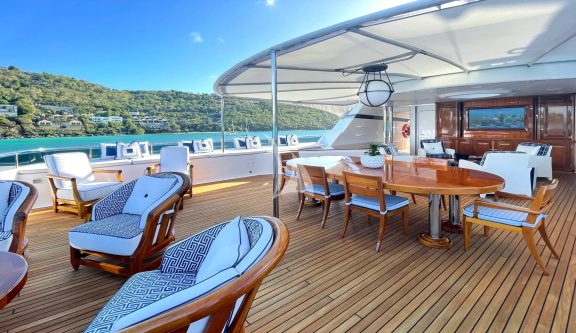 The expansive sun deck aft provides sheltered al fresco dining as well as comfortable arm chairs for causal lounging.