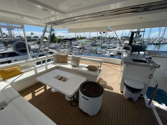 EMYSA flybridge with pizza oven and fire pit