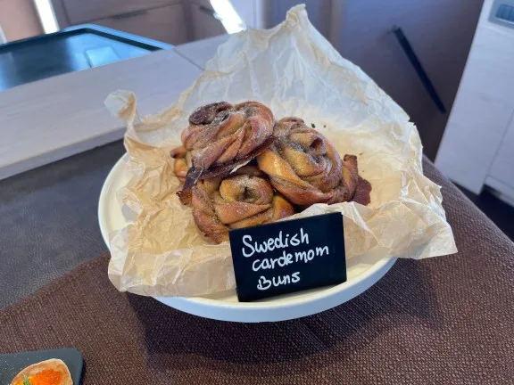 SIETE MARES Swedish cardamom buns