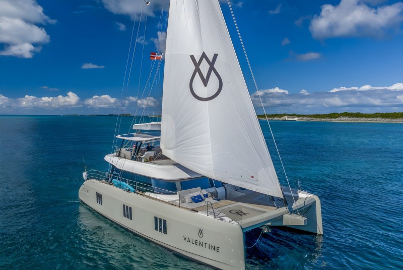 catamaran sailing in bvi