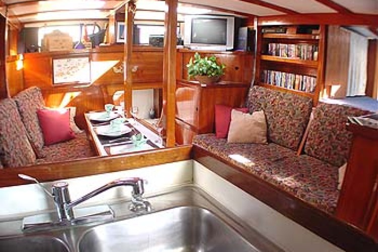 Galley/Salon