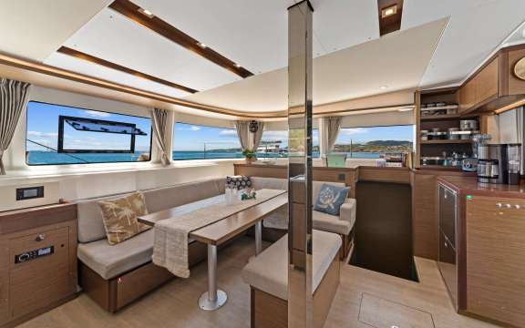 Image of OCEANS 8 yacht #10