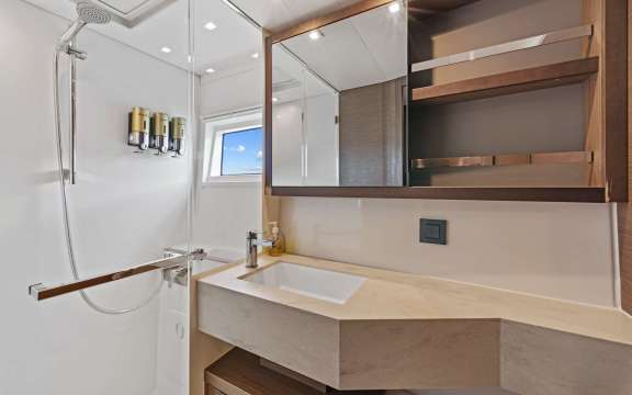 Image of OCEANS 8 yacht #17