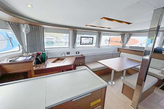 Image of OCEANS 8 yacht #5