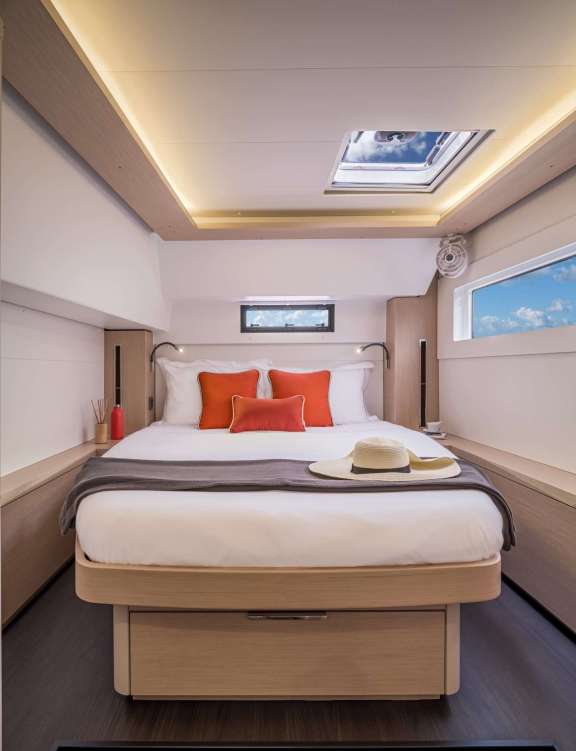 Image of OCEANS 8 yacht #6